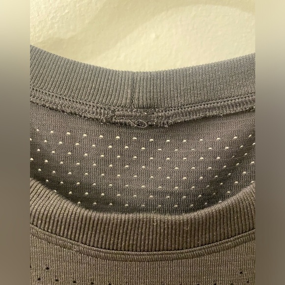 Lululemon black crop tank - Picture 5 of 6